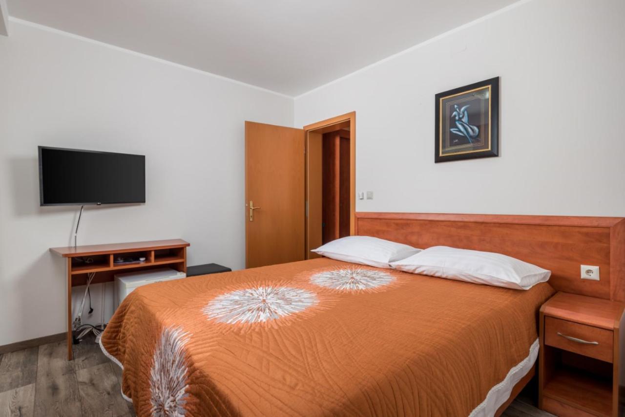 Guest House Ana Baska  Ngoại thất bức ảnh